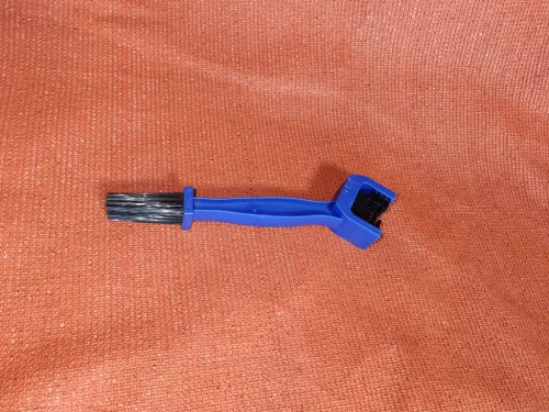 Lánctisztító kefe